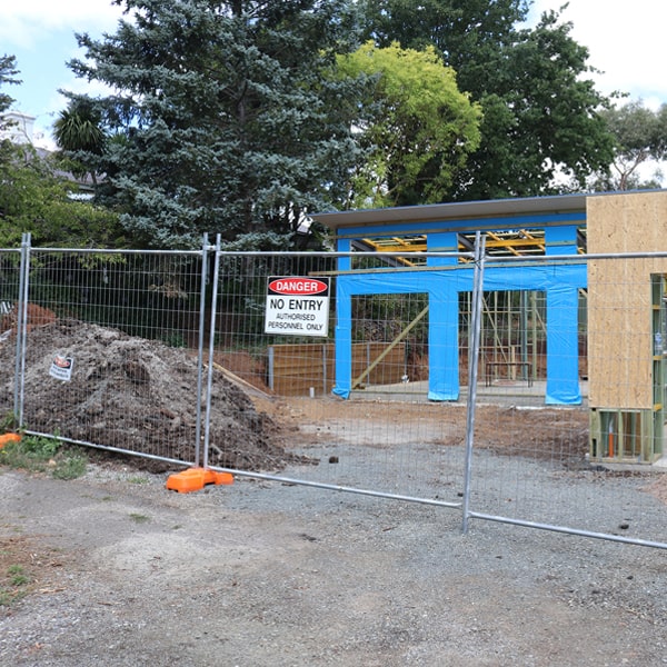 do you deliver and set up temporary fencing and what's the cost for this in Sumner